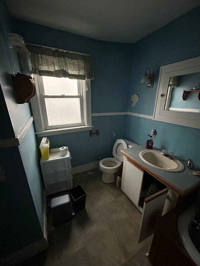 Bathroom renovation St. Thomas Ontario – initial condition before remodel