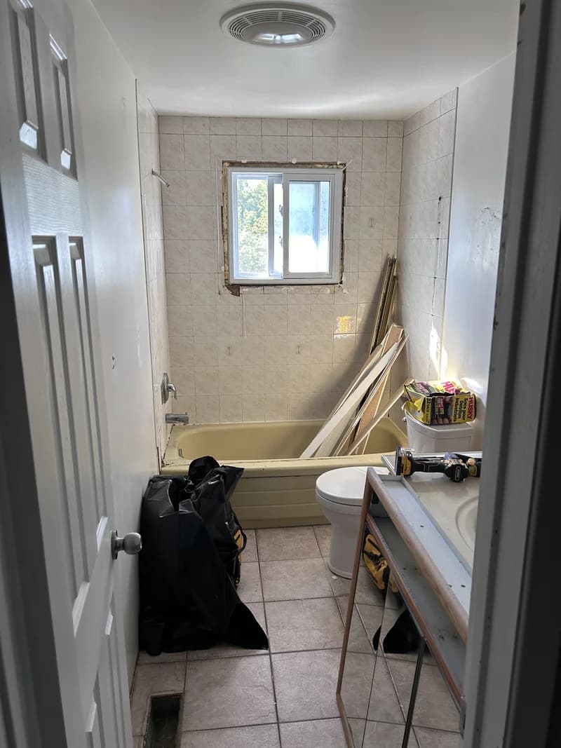 Bathroom renovation London Ontario – initial condition on Lacey Cr