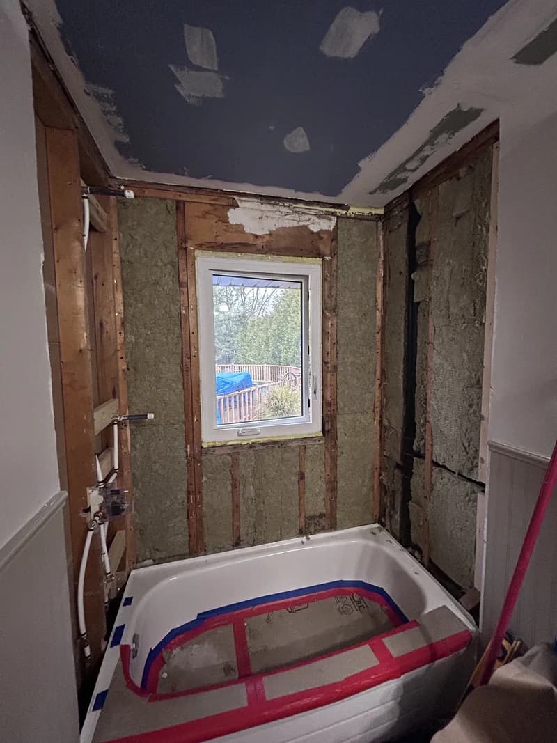 Bathtub surround in Strathroy Ontario with Italian tile